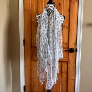 White Wrap w/Black Hearts